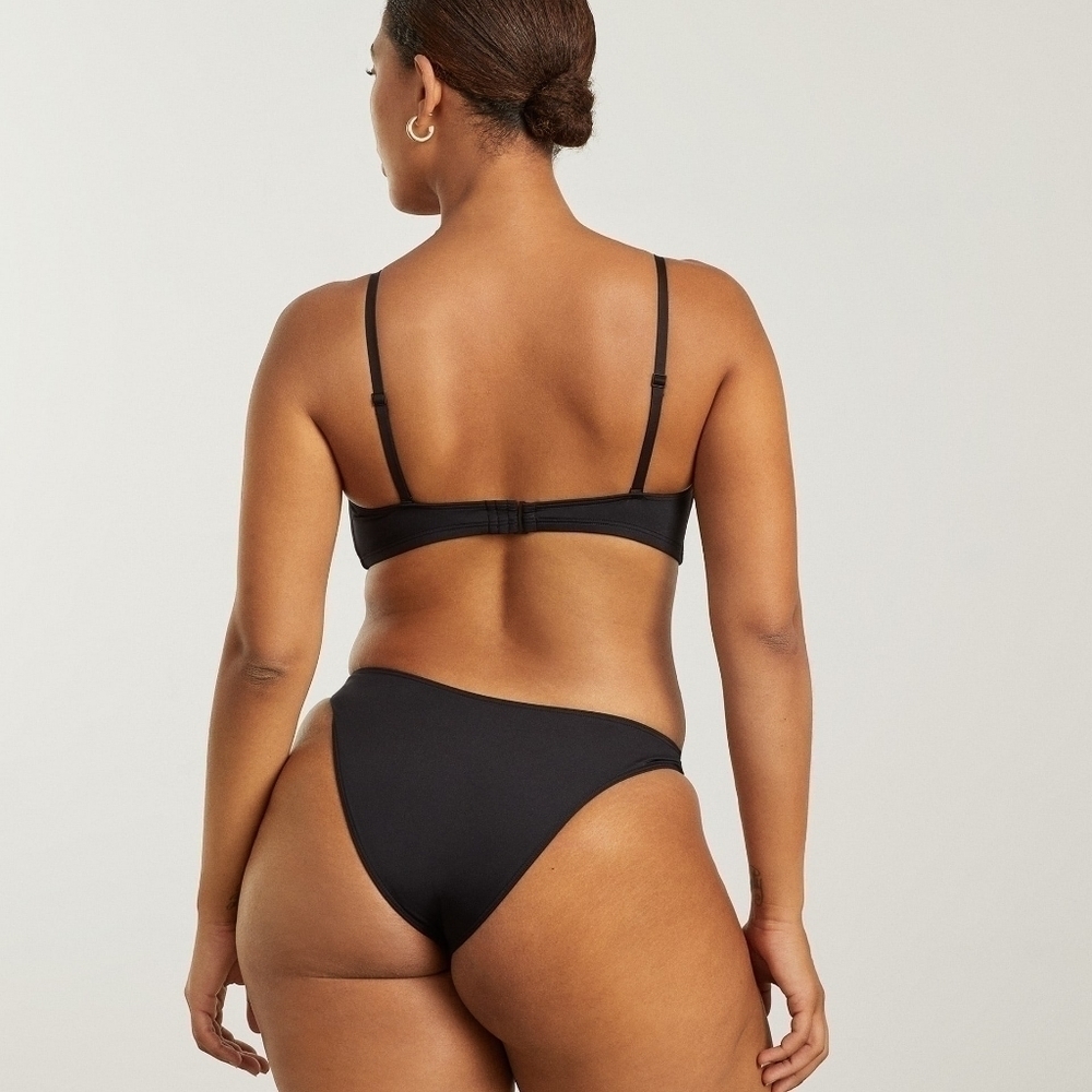 Everlane The Scoop-Neck Bikini Top in Black in Size Large - Picture 7 of 15